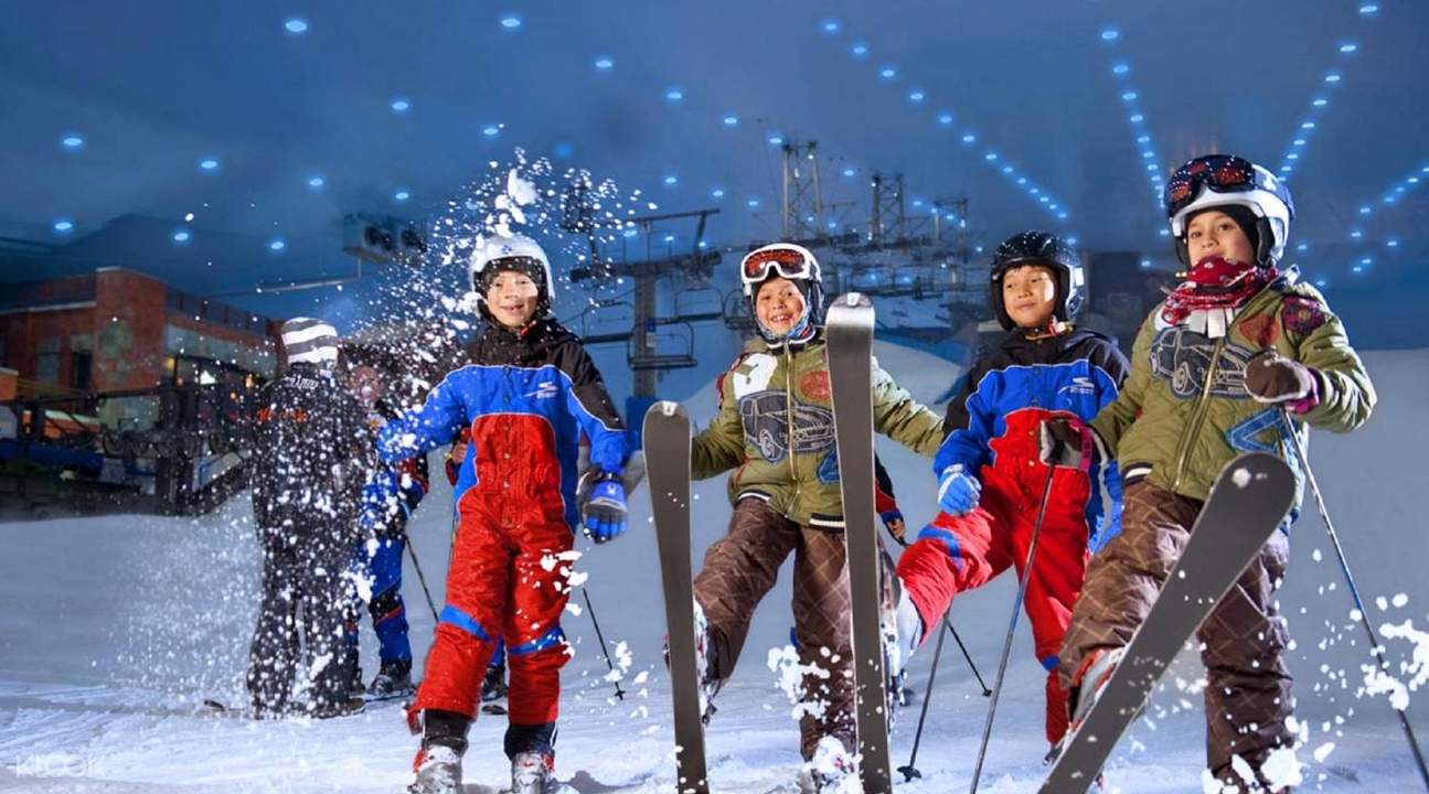 这不是什麼天方夜谭,而是ski dubai 滑雪世界可以真实体验到的!