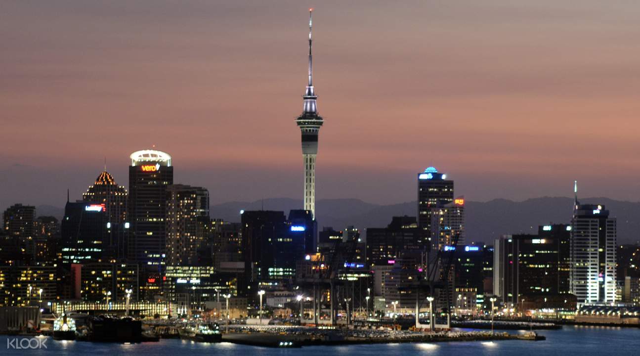从奥克兰天空塔欣赏奥克兰夜景,感受新西兰最大城市的空中魅力