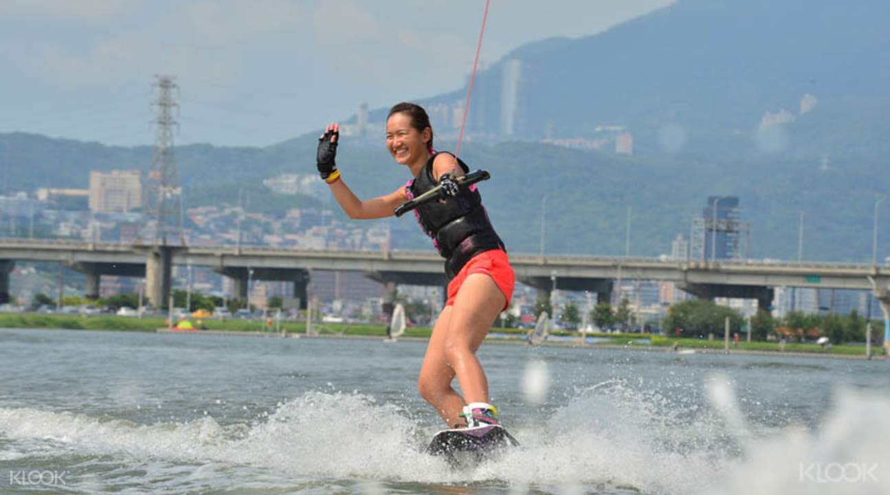 water skiing,cliff diving waterskiing experience