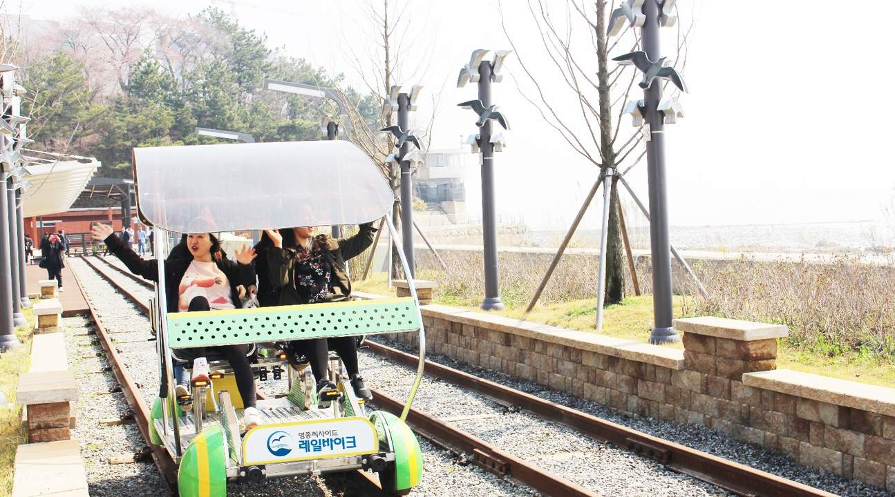 仁川永宗岛海边铁道自行车