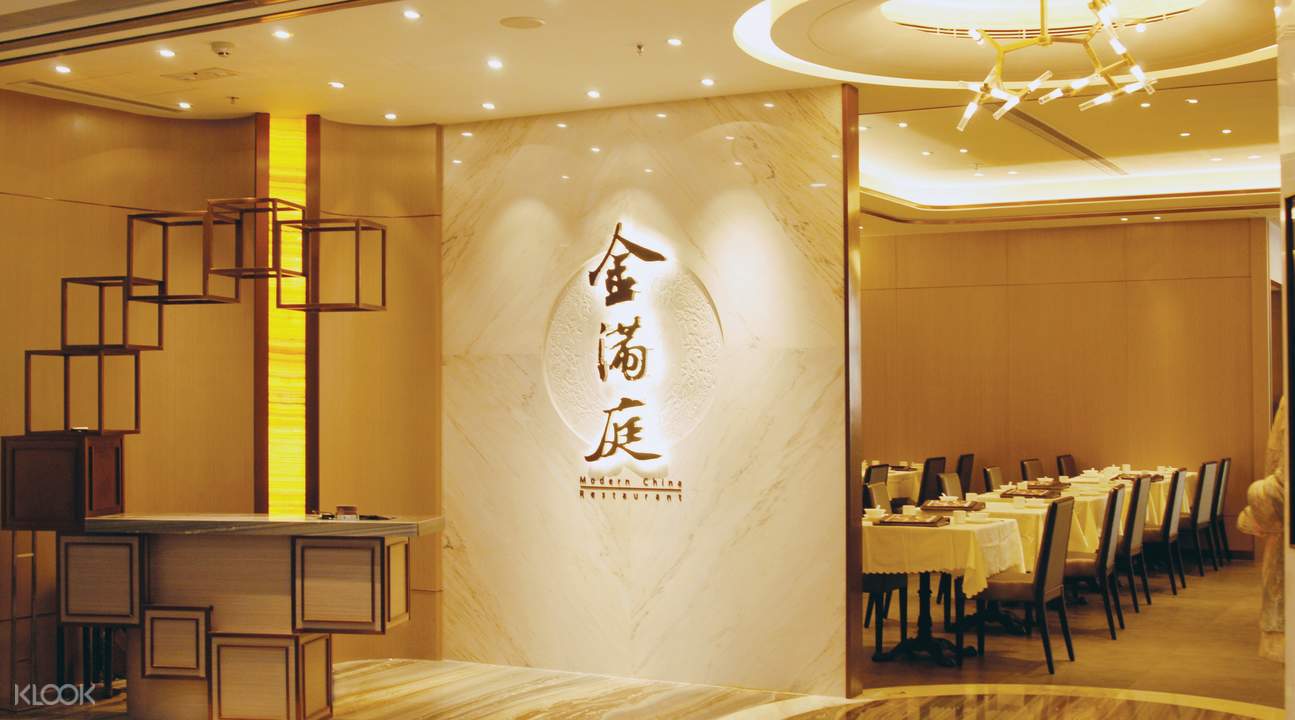 门面以纯白加金色作为主调,装潢豪华,内里宽敞舒适,定给你一个完美