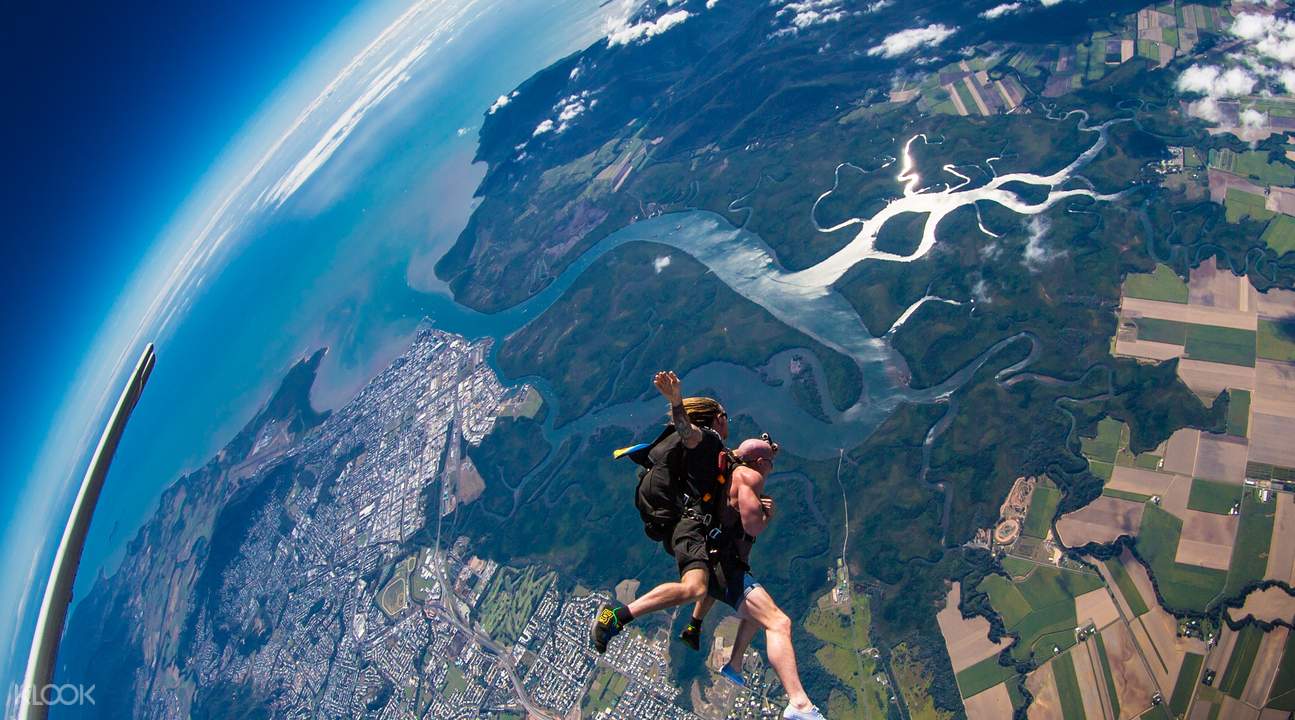 cairns skydiving