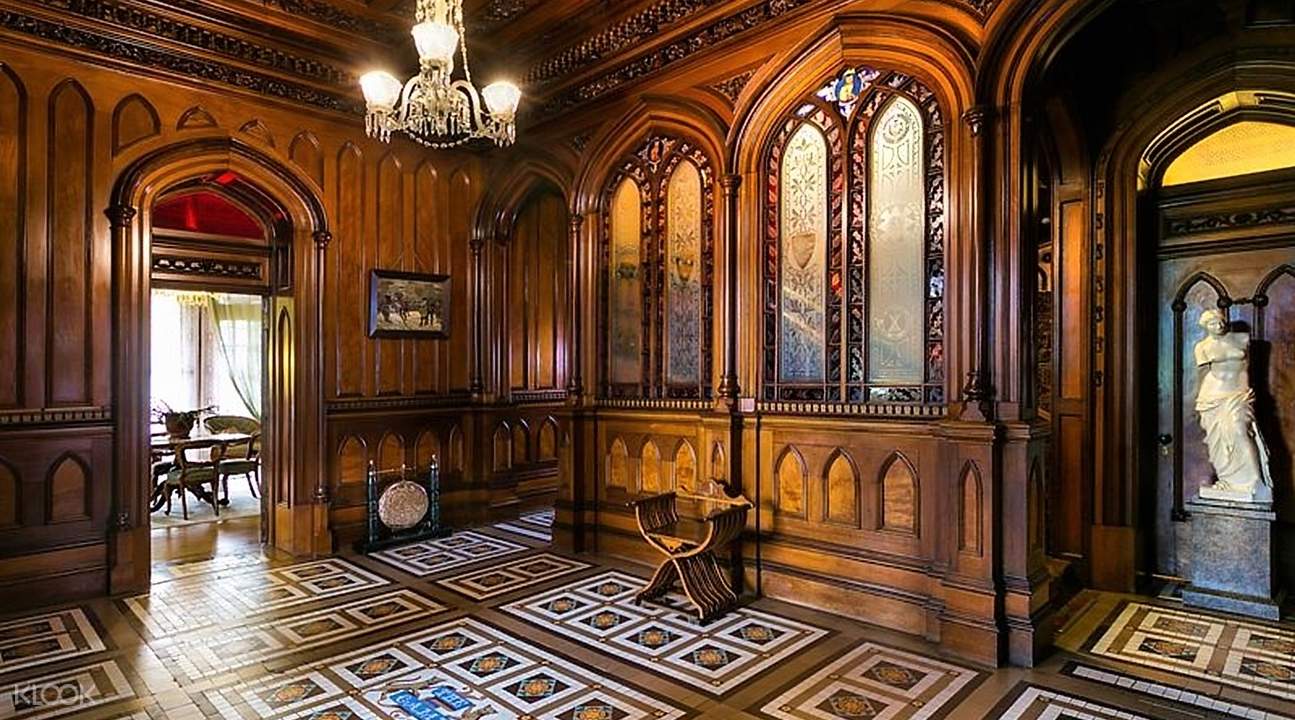 拉纳克城堡内部装饰堪称奢华,由欧洲工匠大师们耗费12年完成