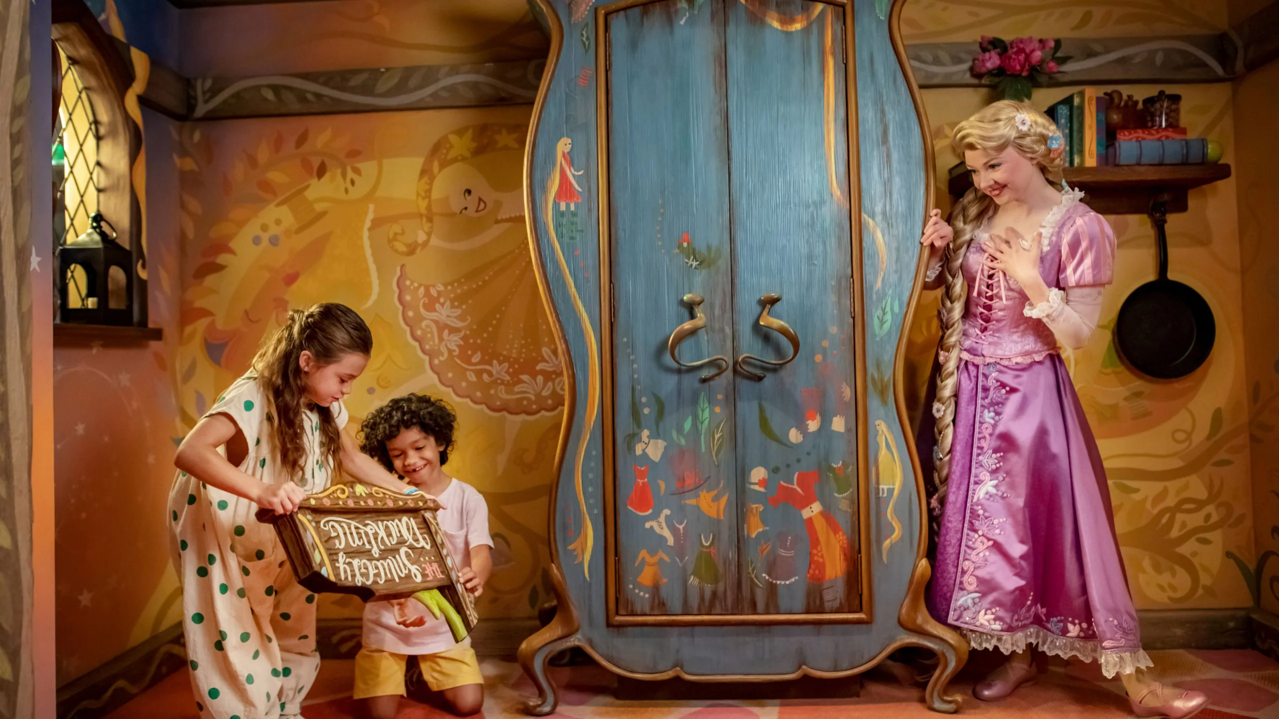 DCL-WW Entertainment (Fairytale Hall)