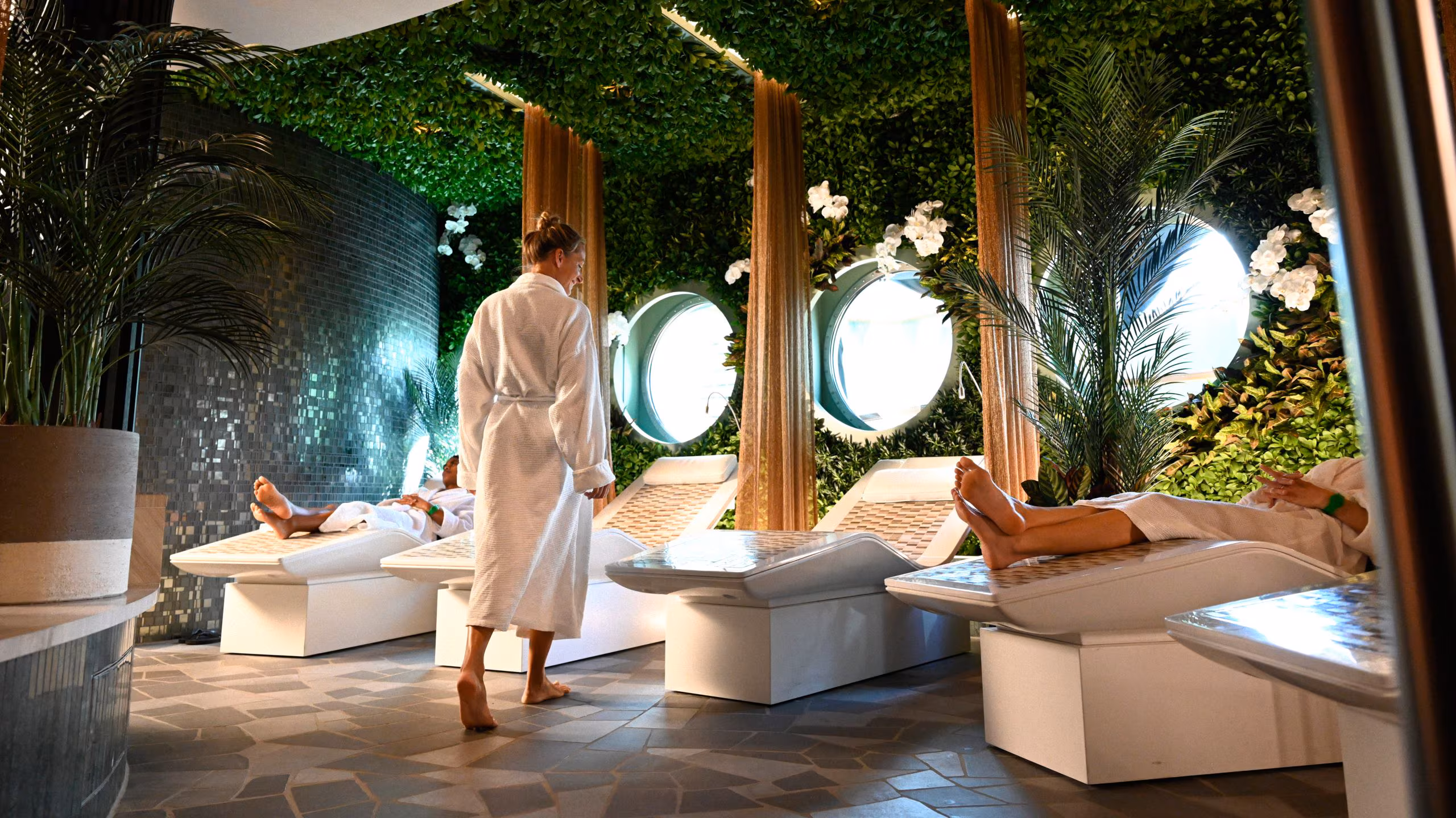 DCL-WW Entertainment (Senses Spa)