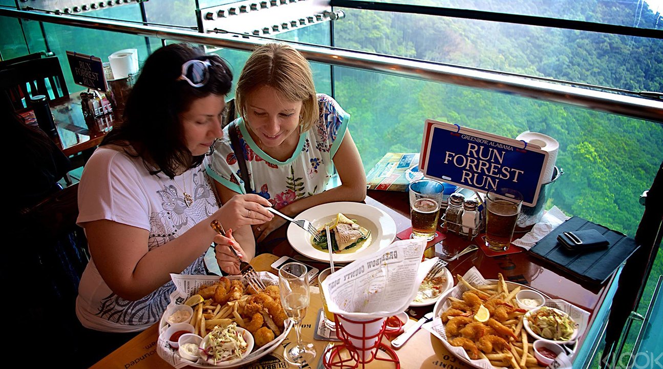 https://res.klook.com/image/upload/activities/7621bd6e-The-Peak-Bubba-Gump-Restaurant.jpg