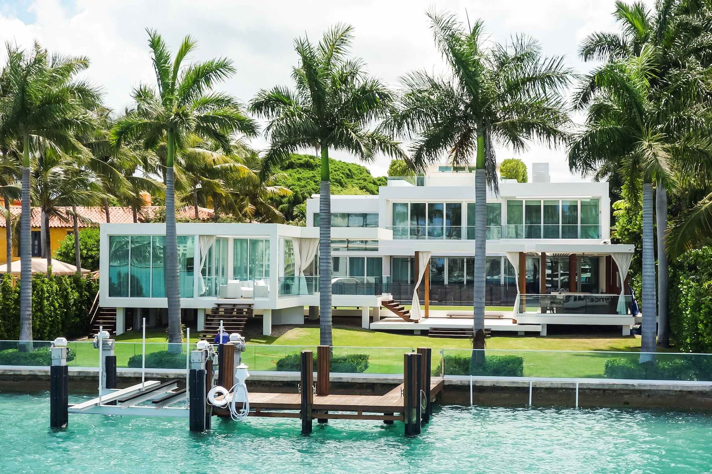 Drift past historic landmarks and lush tropical landscapes unique to Miami's waters