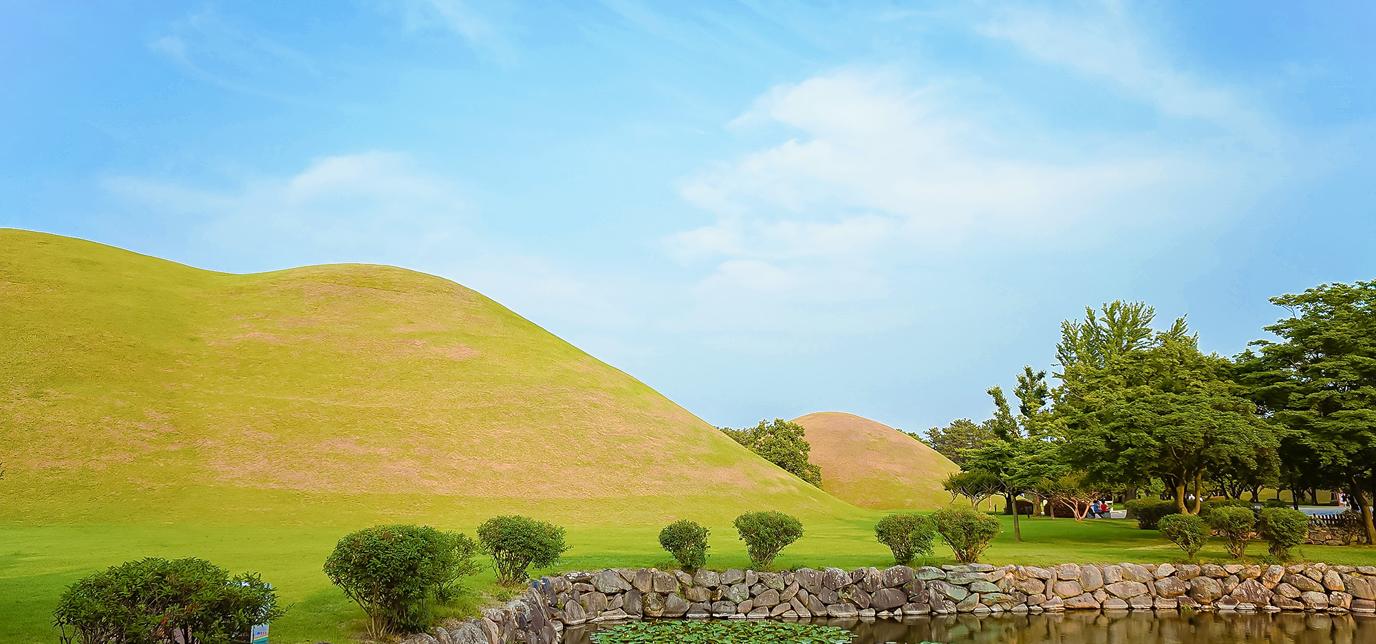 慶州大陵苑是新羅時代古代王陵的集合。