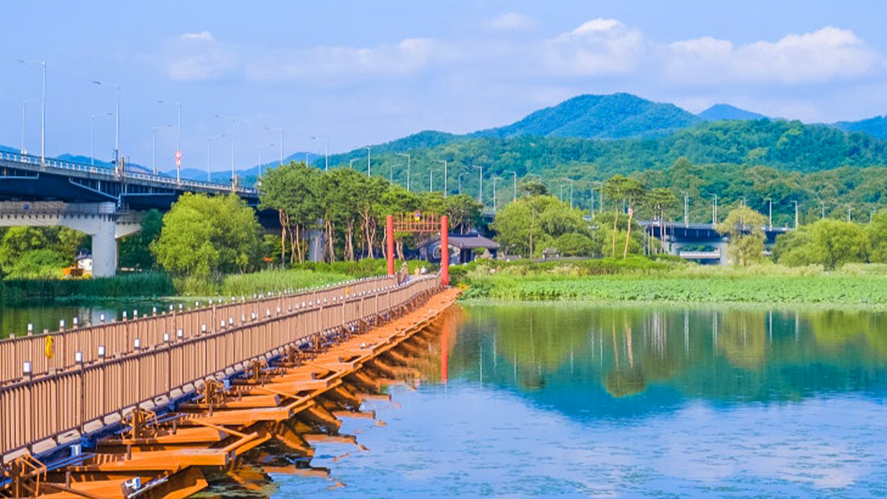 Semiwon——傳統庭園,水、花與寧靜在此交會。 Semiwon——傳統庭園,水、花與寧靜在此交會。