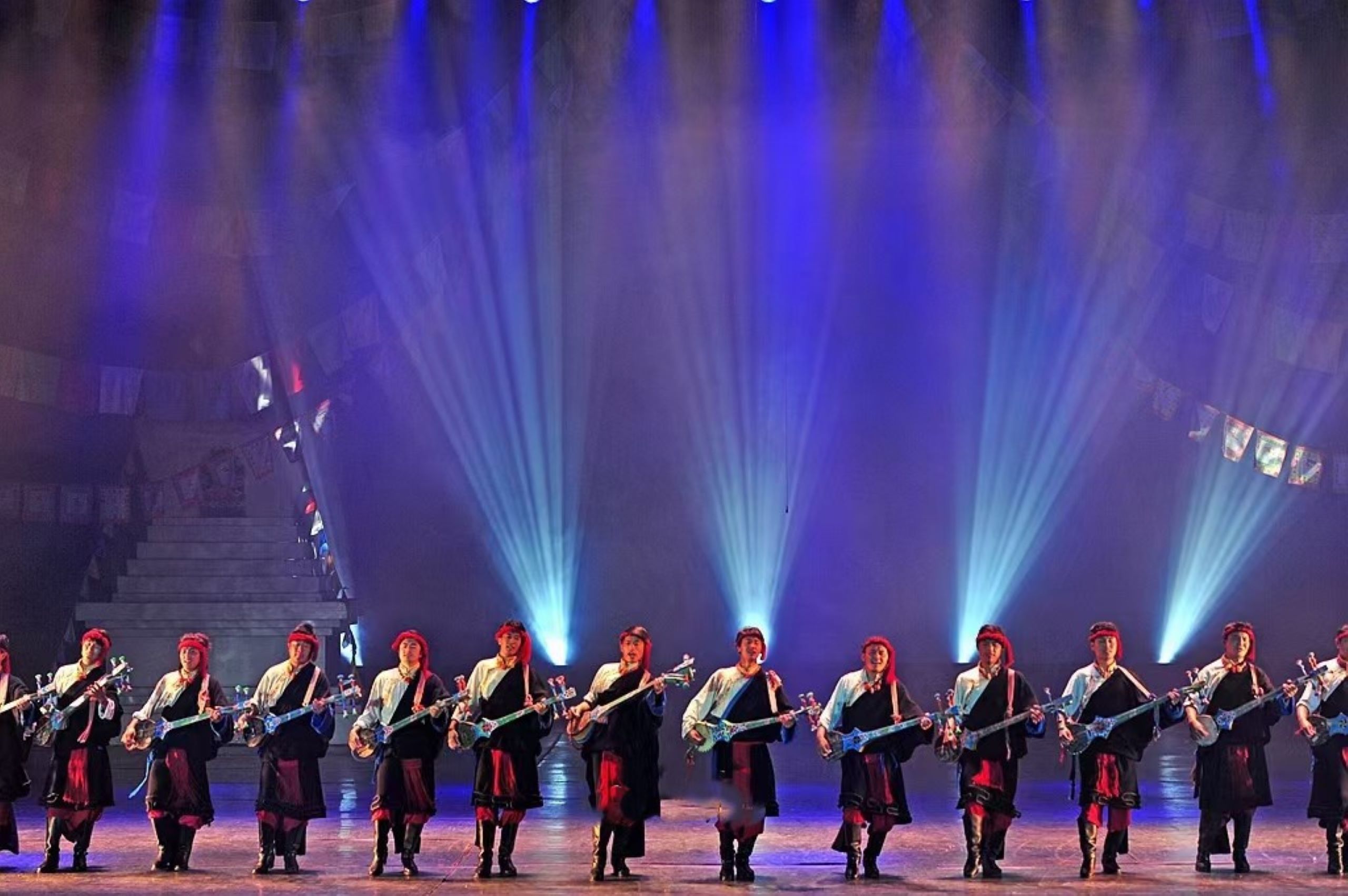 涵蓋了幾乎所有中國西部藏族地區最典型的民間歌曲、樂器及民間舞蹈，堪稱一部藏族文化的百科全書