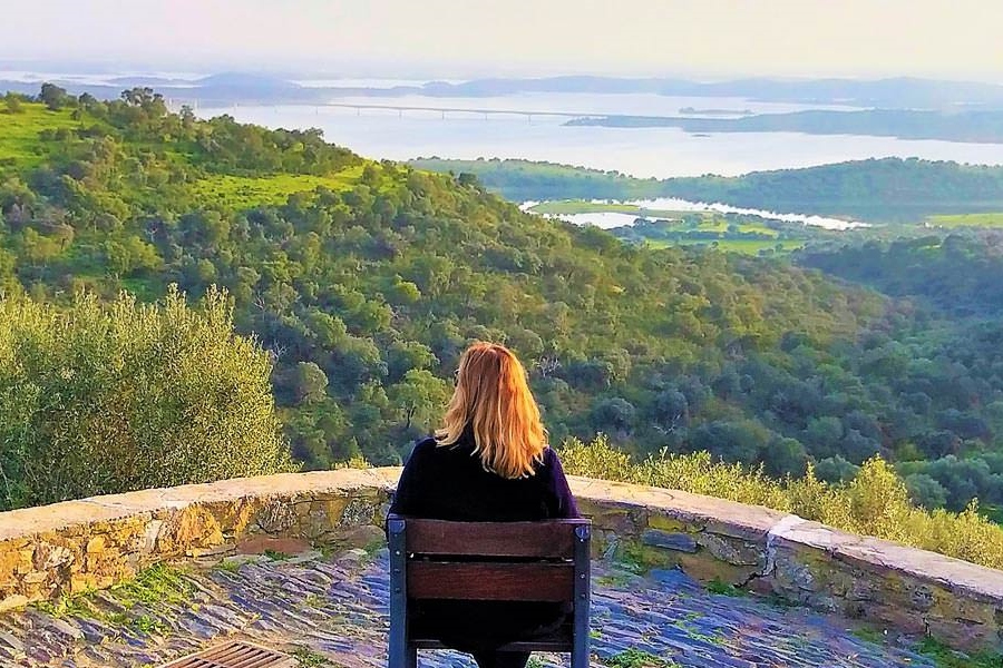 Evora and Monsaraz Village Day Tour from Lisbon with Wine Tasting