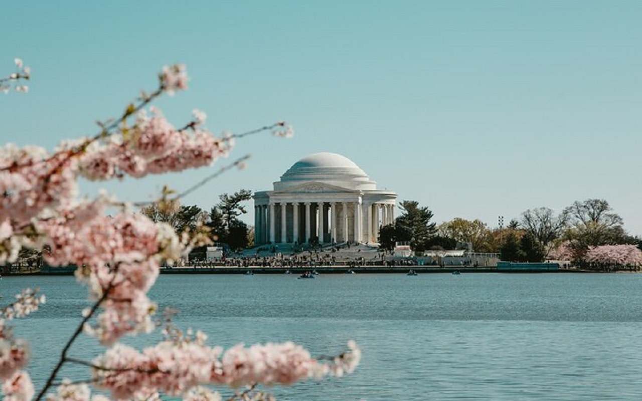 Washington D.C. Monuments, Museums, and Memorials Tour