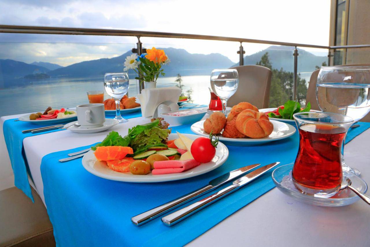 Marmaris Snorkeling Boat Tour with BBQ Lunch & Roundtrip Transfer