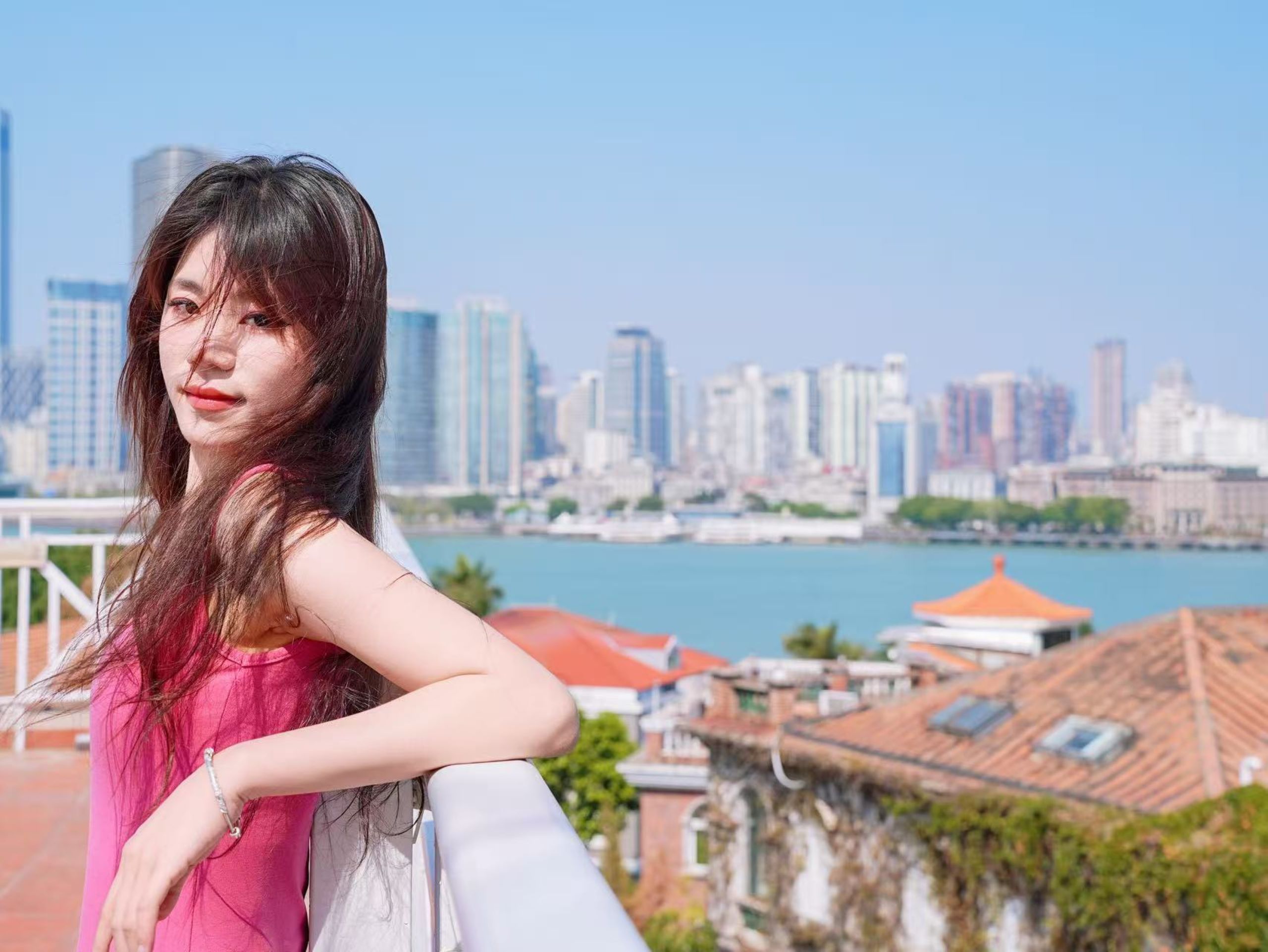 化妝師也經過專業培訓,會根據每個人的五官特點進行妝造,使顧客呈現出最佳狀態 化妝師也經過專業培訓,會根據每個人的五官特點進行妝造,使顧客呈現出最佳狀態