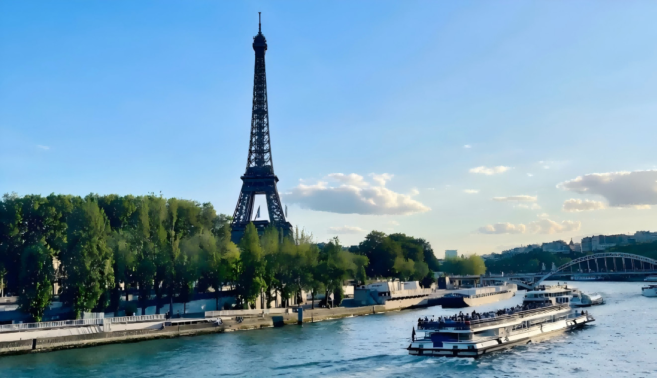 Paris, France: Eiffel Tower & Arc de Triomphe Day Tour (Chinese Group, City Transfer & Seine River Cruise)
