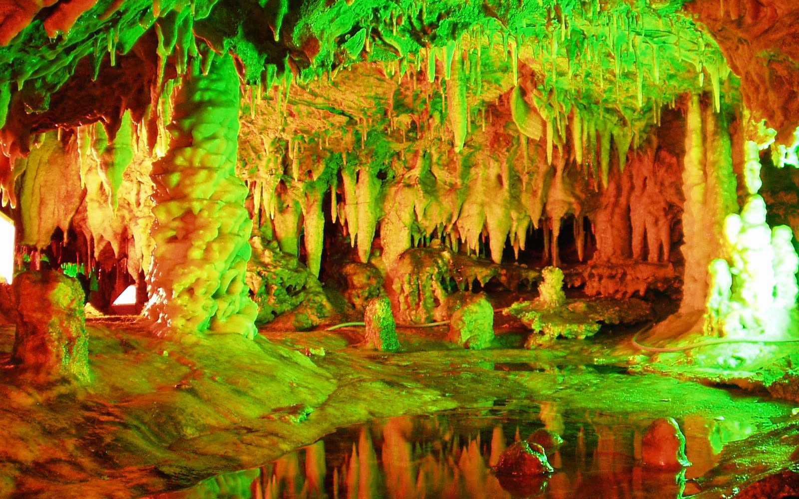 Winter Shirakawa-go, Hida Great Cave, Ice Valley Hida Beef Shabu-Shabu Lunch Day Trip