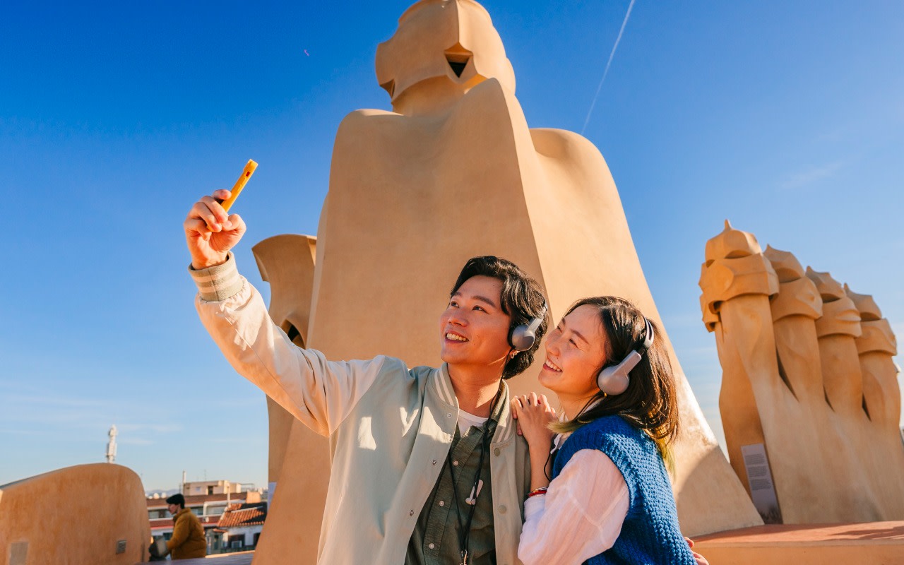 立即探索高第的建築傑作，沉浸於其繽紛外牆與充滿想像力的建築細節中。