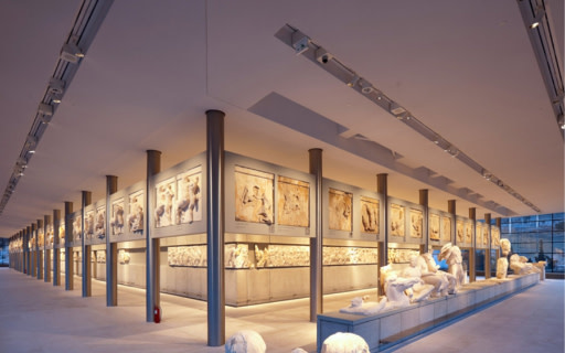 大片落地窗將雄偉的帕德嫩神殿美景盡收眼底。