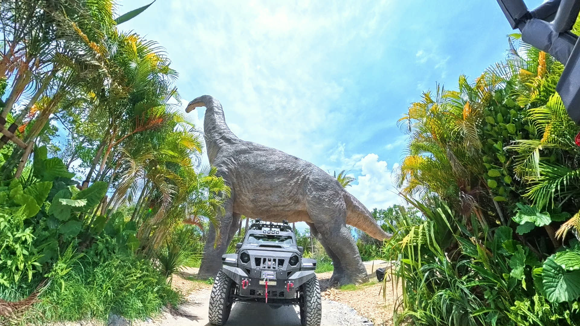 【DINOSAUR SAFARI】The escape from T-REX, an extreme thrill