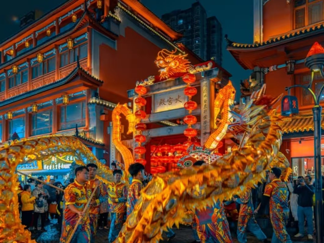 品嚐湖湘特色小吃，感受八大菜系之一湘菜的博大精深。內有火神廟，前身為祭祀火神的廟宇