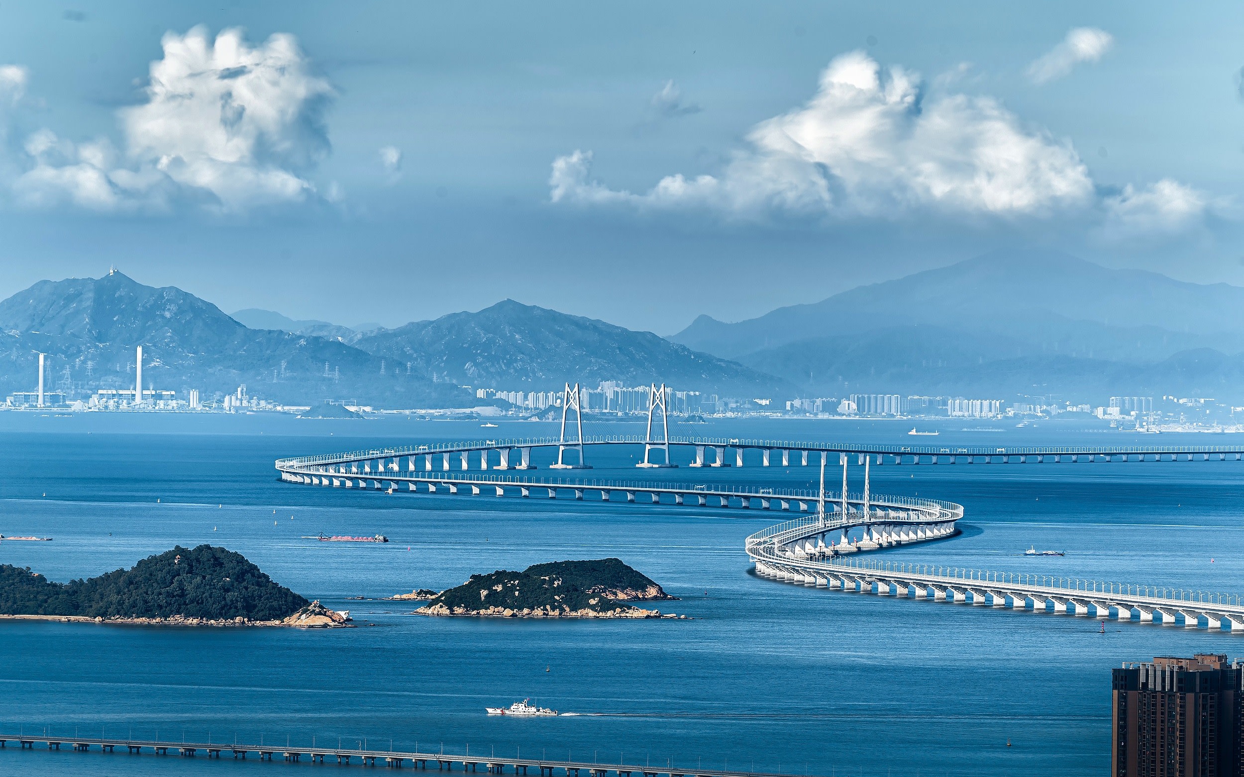 2-Day Private Tour of Zhuhai & Shenzhen (Cruise on Hong Kong-Zhuhai-Macau Bridge + Visit Diwang Mansion)