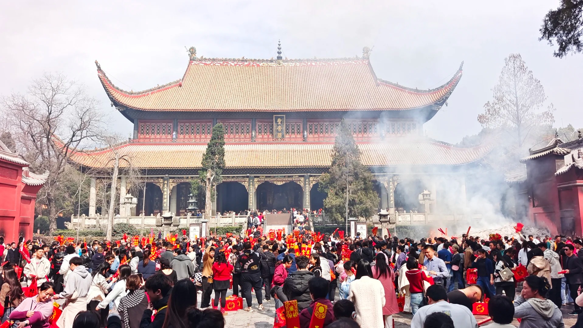 —宗教聖地。南嶽大廟，是佛、道、儒三界大佬的聚會地！這裡香火不斷，是祈福界的“網紅打卡點”，每天都有無數粉絲前來朝聖，南嶽大廟歷經千年風雨，見證無數歷史變遷。