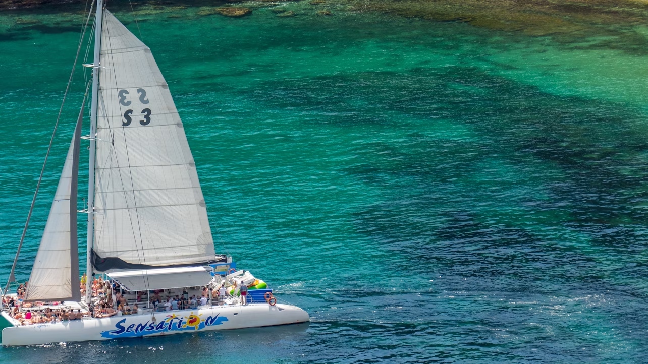 Catamaran tour from Fenals with barbecue in Costa Brava