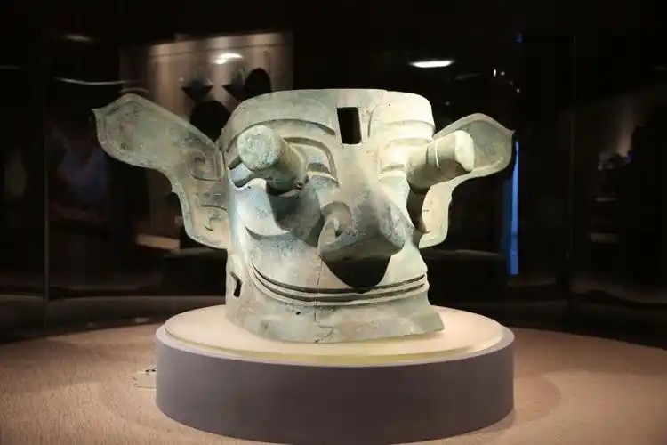 成都大熊貓基地 三星堆博物館私人導覽一日遊