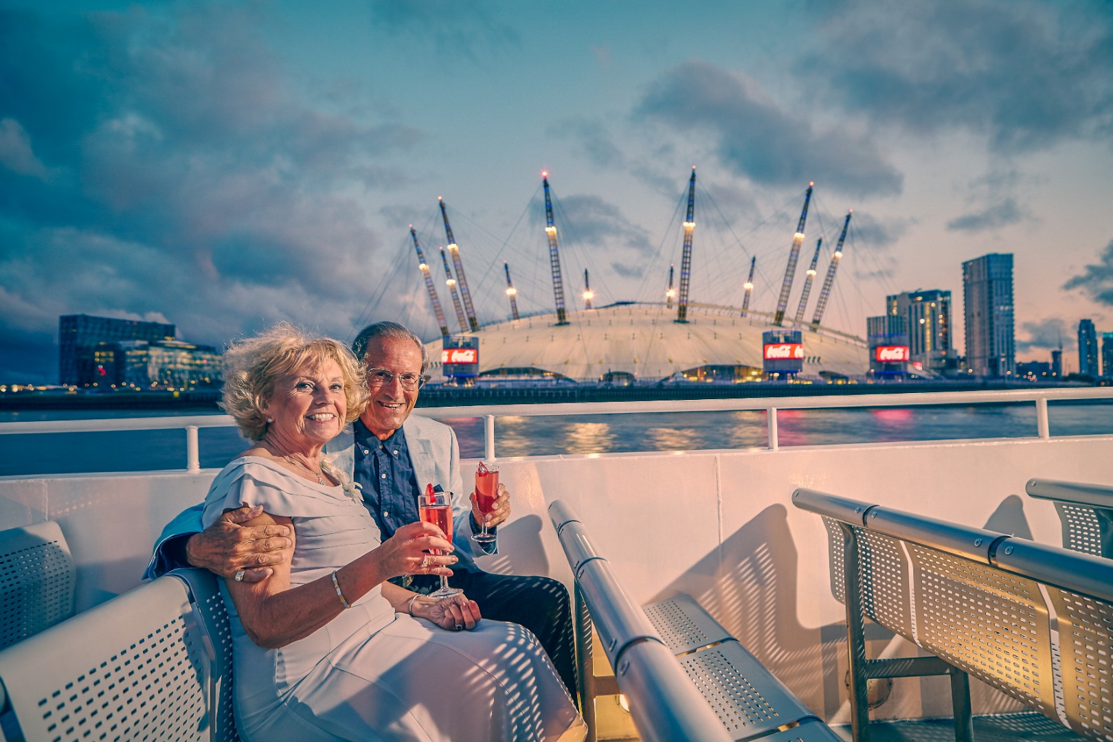 thames boat cruise drinks