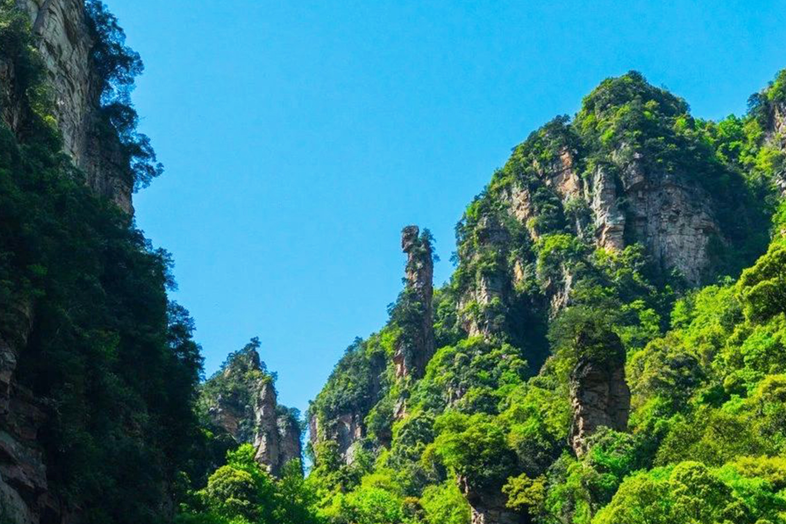 張家界芙蓉鎮鳳凰古城4日跟團遊（景區VIP通道+2-8人小團+深度暢遊湘西+峰林航拍+圍爐煮茶+苗服換裝體驗）