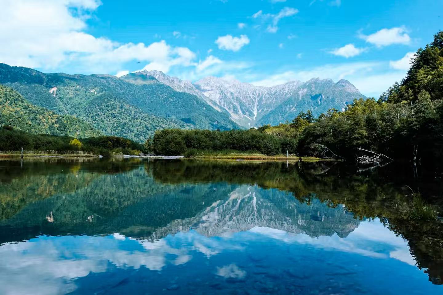 秋日的大正池,如明鏡般美麗 秋日的大正池,如明鏡般美麗