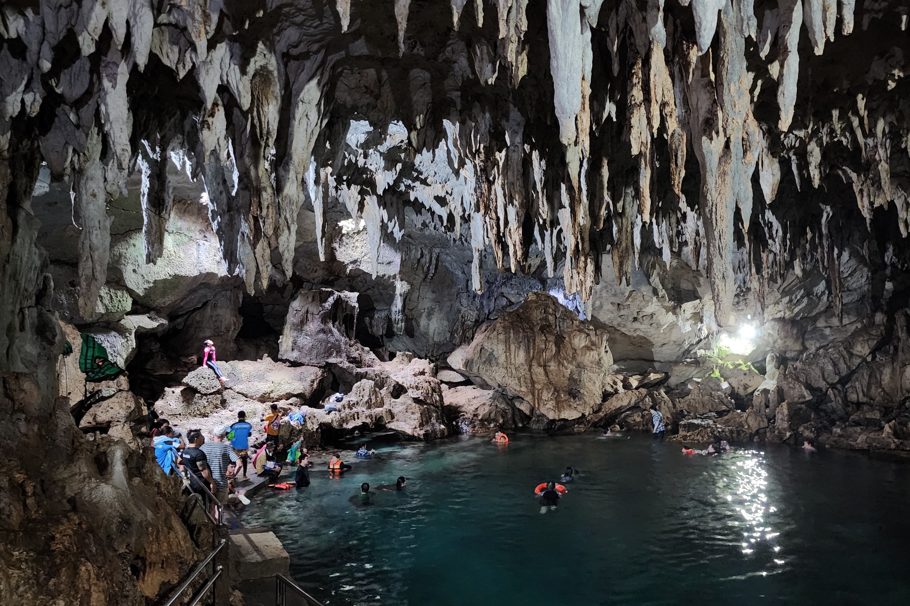 Napaling Sardines Run with Hinagdanan Cave and Pamilacan Island Tour