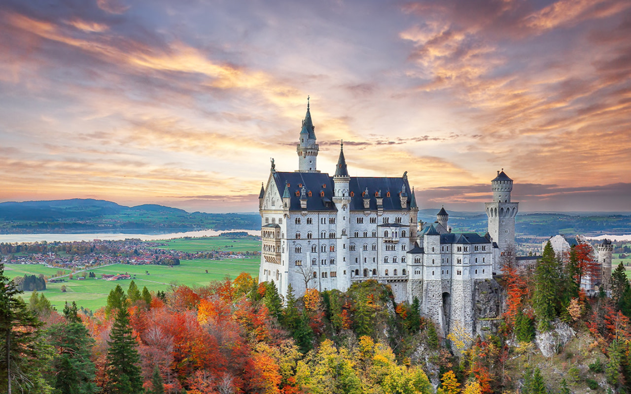 Neuschwanstein & Hohenschwangau Castle Full-Day Bus Tour from Munich