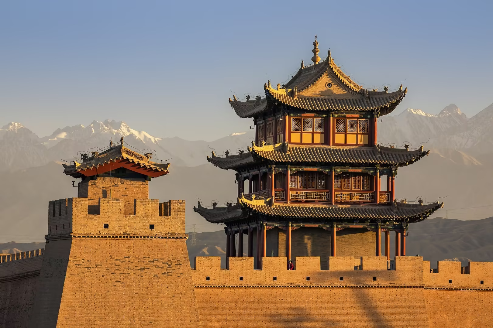 【嘉峪關城樓】如果你來到嘉峪關,你會看到祁連山的綿延、戈壁的蒼茫和關的雄偉。漫漫戈壁,嘉峪關在這裡守望千年護一方和平。如今,他在這裡,依舊偉岸給你訴說昨日的崢嶸歲月! 【嘉峪關城樓】如果你來到嘉峪關,你會看到祁連山的綿延、戈壁的蒼茫和關的雄偉。漫漫戈壁,嘉峪關在這裡守望千年護一方和平。如今,他在這裡,依舊偉岸給你訴說昨日的崢嶸歲月!