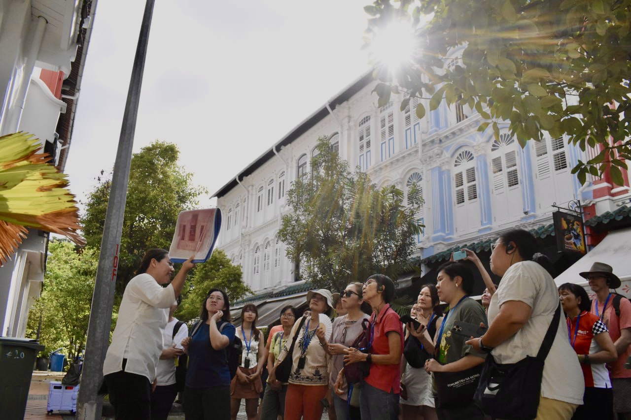 (Her)Story of the Majies