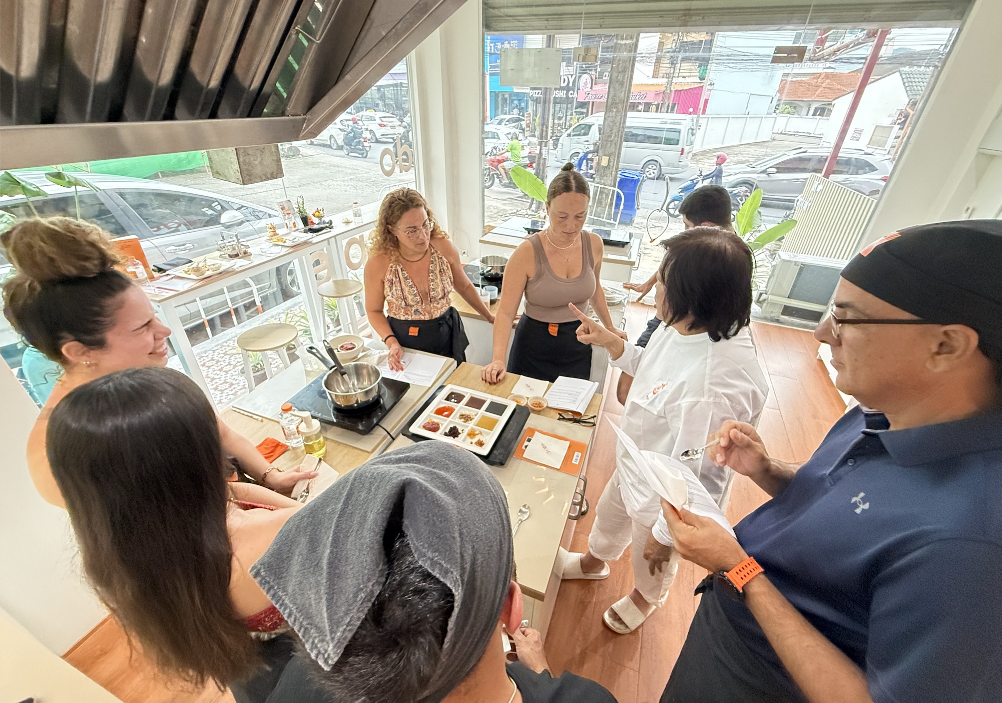 在布吉卡圖參加這個有趣的烹飪班,學習製作您最喜歡的泰國菜! 在布吉卡圖參加這個有趣的烹飪班,學習製作您最喜歡的泰國菜!