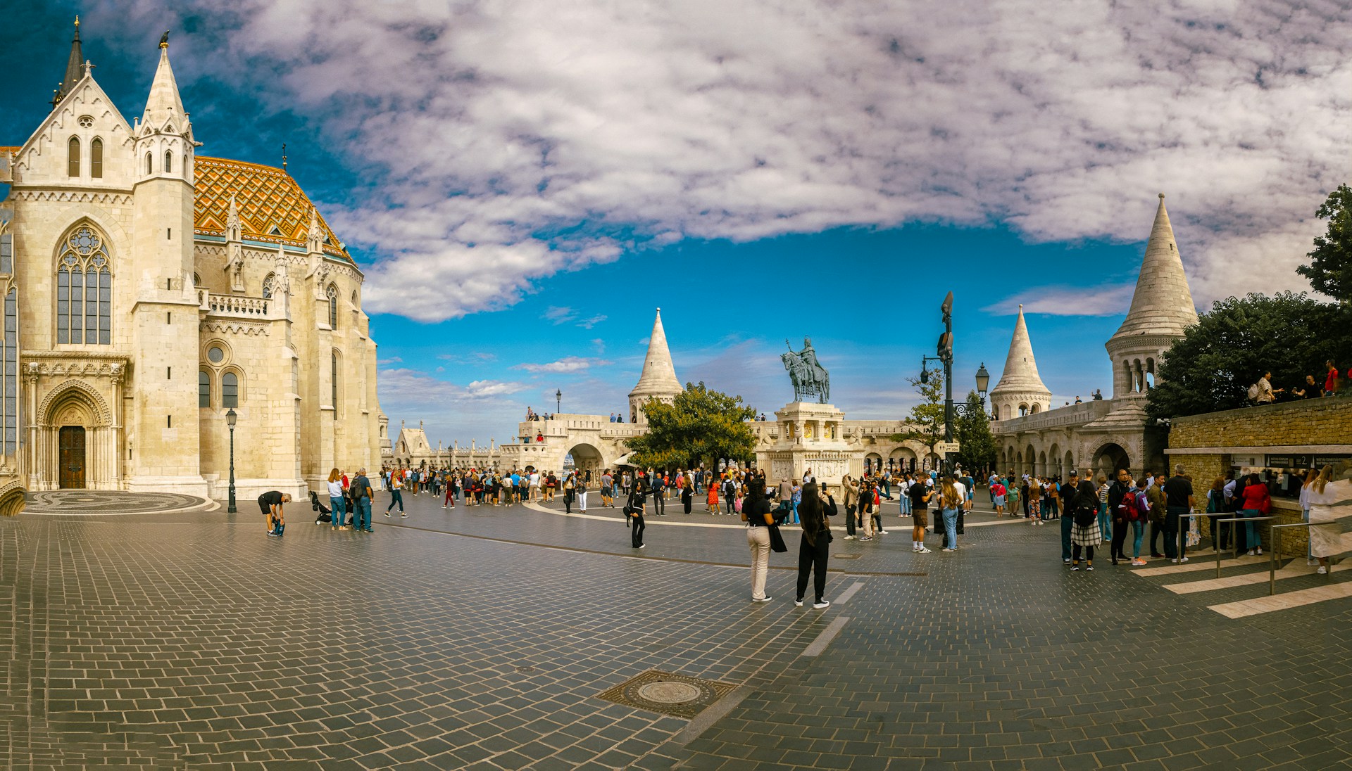 [Free eSim]Discover Budapest's Treasures: Metro Line 1 Scenic Tour