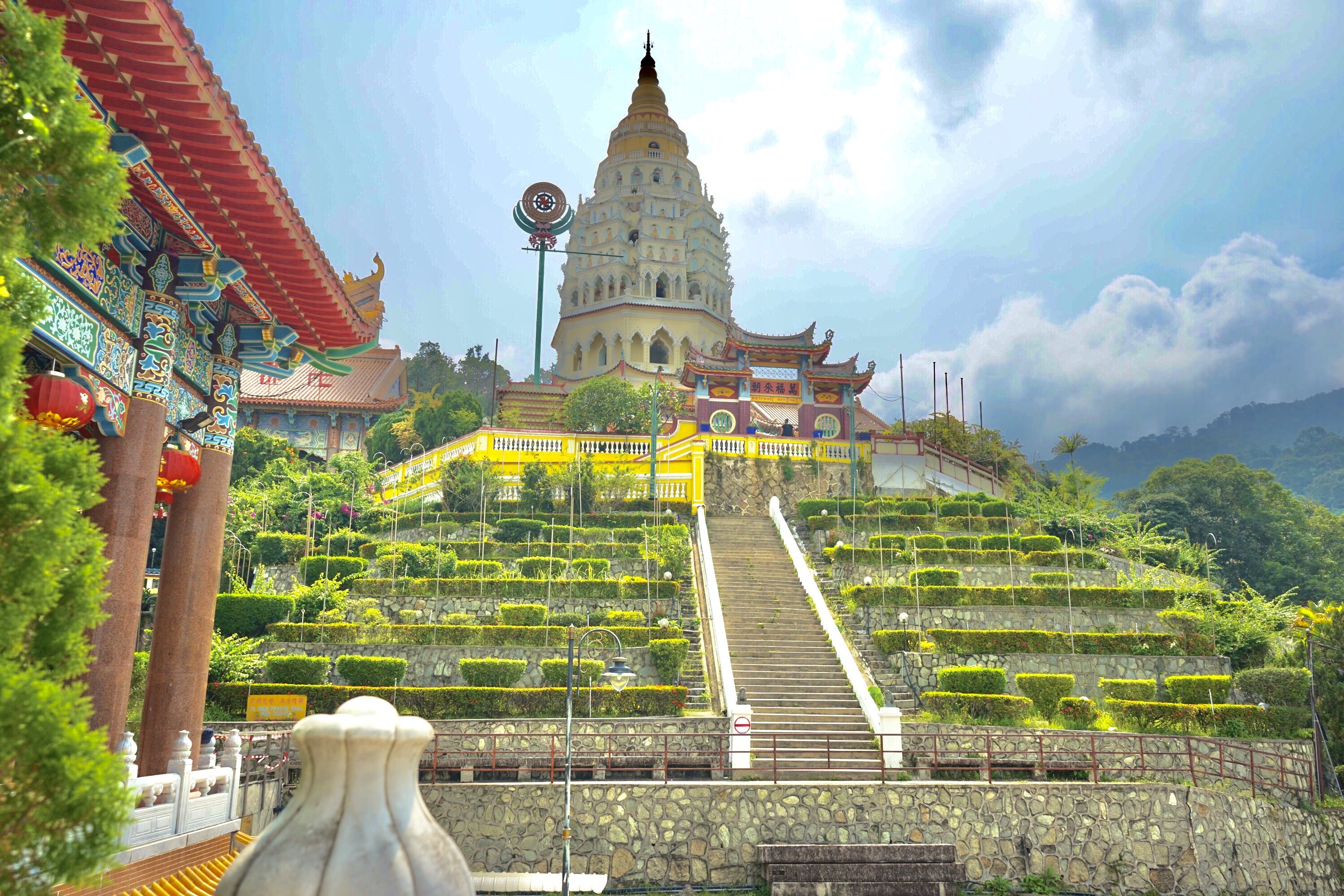 Penang Island Day Tour with Penang Hill & Kek Lok Si