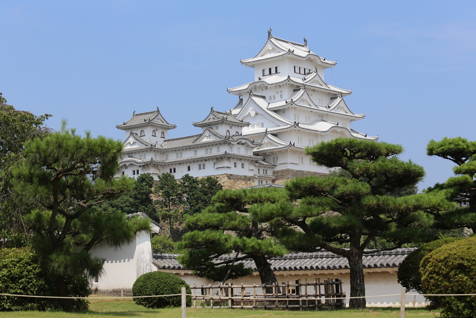 World Heritage Himeji Castle & Akashi Kaikyo Bridge Walking Tour