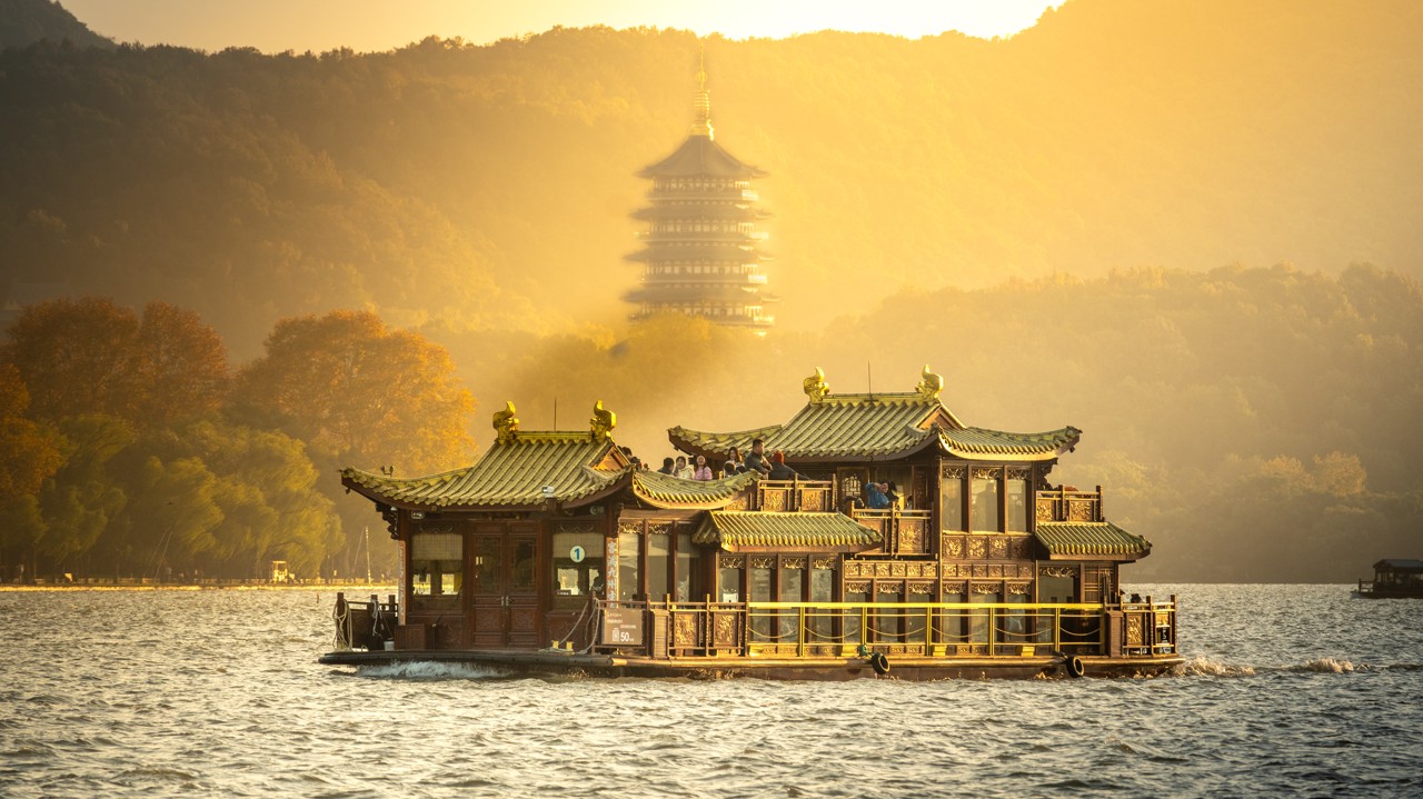 Chartered car in cities around Shanghai (Suzhou / Wuxi / Wuzhen / Hangzhou / Hengdian / Qiandao Lake)
