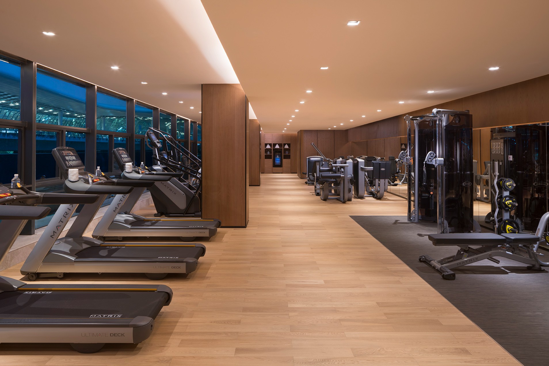 The hotel's 24-hour gym allows guests to easily maintain their exercise habits during their travels. Equipped with advanced fitness equipment and equipment.