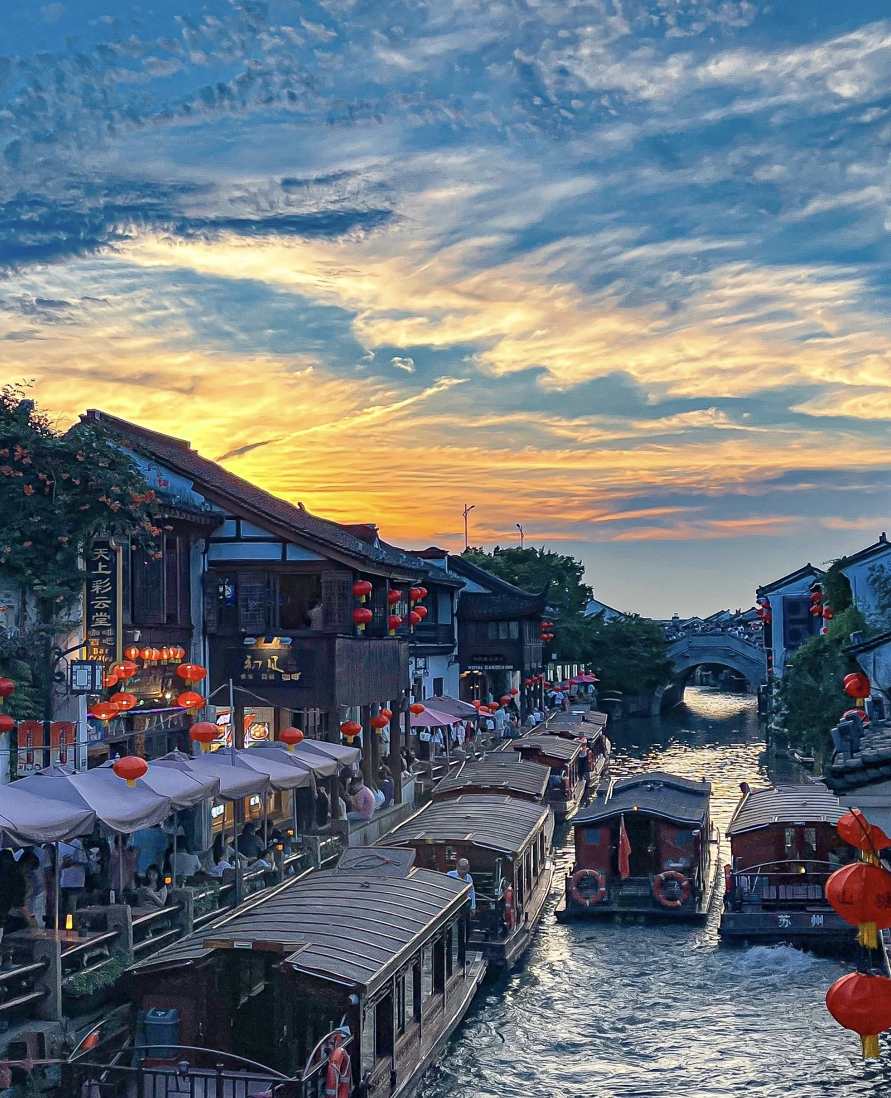 Yangcheng Lake Hairy Crab, Humble Administrator's Garden & Shantang Street Private Day Tour