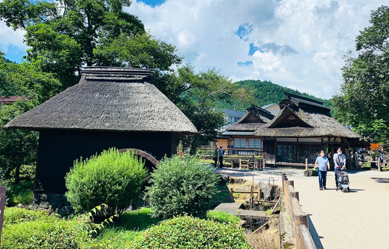 富士山探索之旅-新倉山淺間公園·天梯小鎮·忍野八海·河口湖大石公園·西湖療愈里根場一日遊