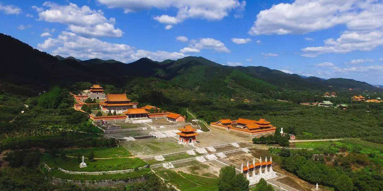 Beijing Private Day tour to Mutianyu Great Wall and Ming Tombs 