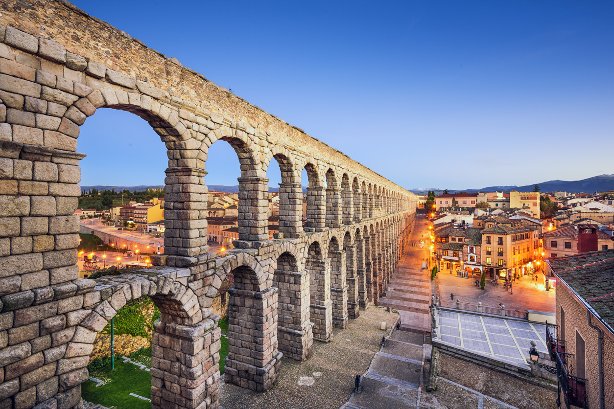 探索塞戈維亞 (Segovia) 和阿維拉 (Ávila) 的永恆奇蹟：從馬德里 (Madrid) 出發