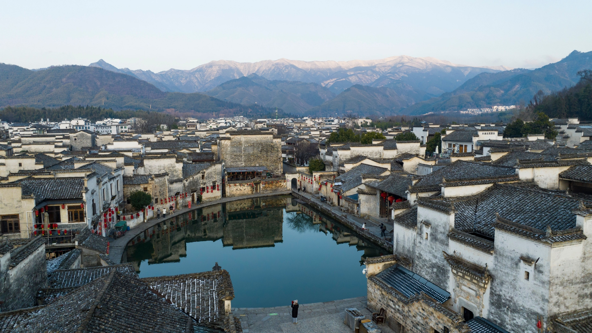 安徽黃山風景區+宏村4日遊（住山頂酒店+徽派建築宏村+黃山風景區迎客松+光明頂+南湖+畫橋）