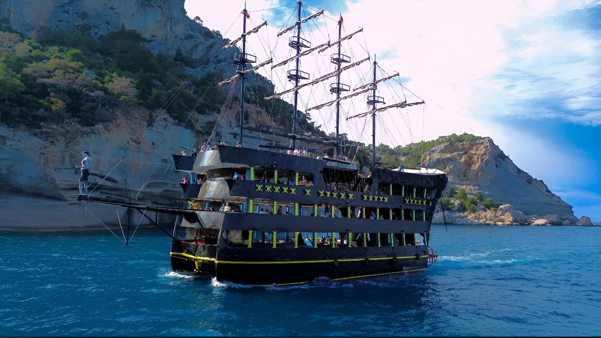 Red Dragon Boat Tour in Kemer