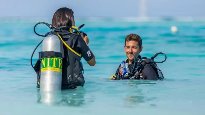 巴林格恩 PADI 五星潛水中心高氧空氣潛水員課程