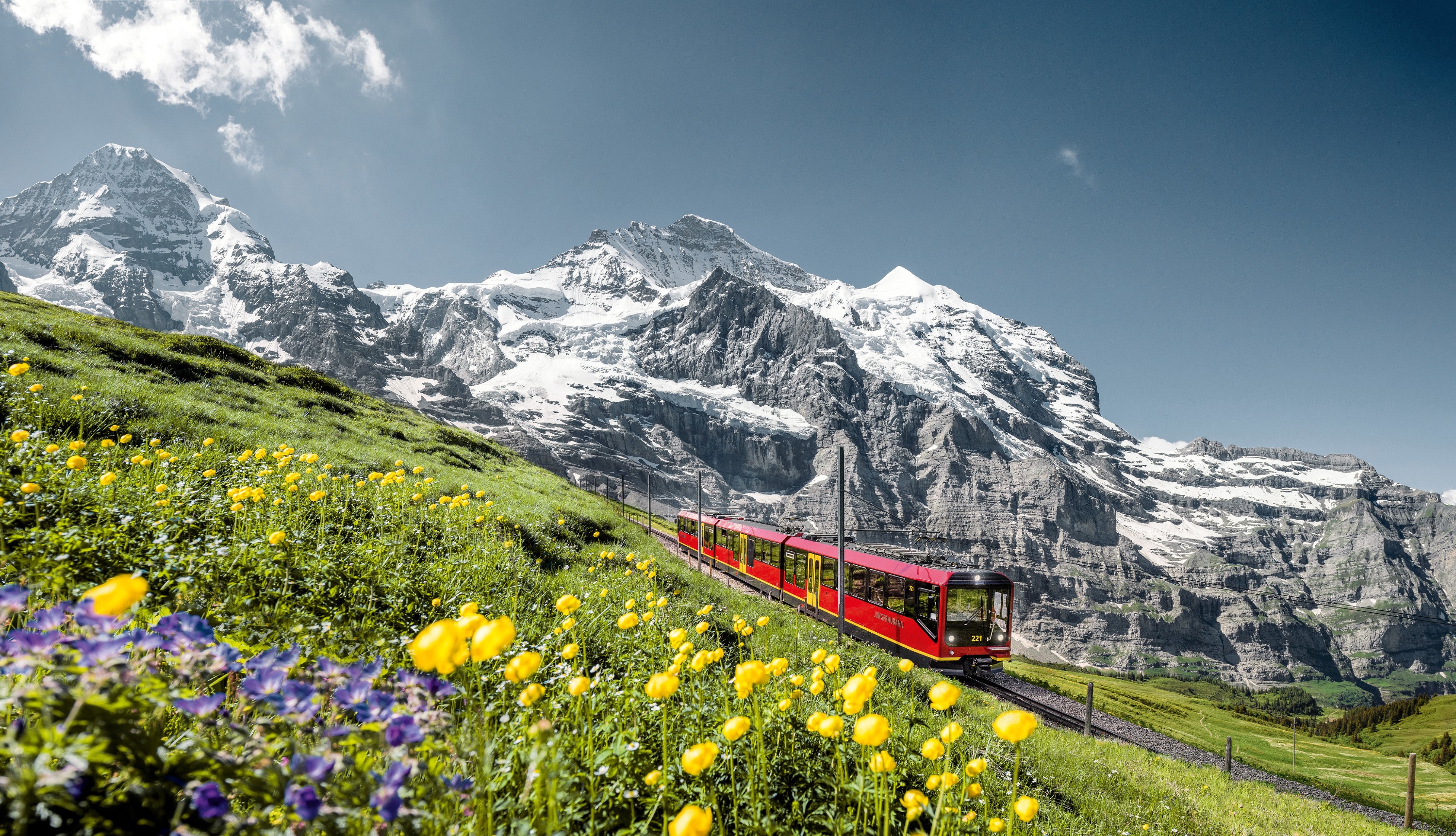 少女峰鐵路海拔1400米，車程35分鐘沿途欣賞迷人風景