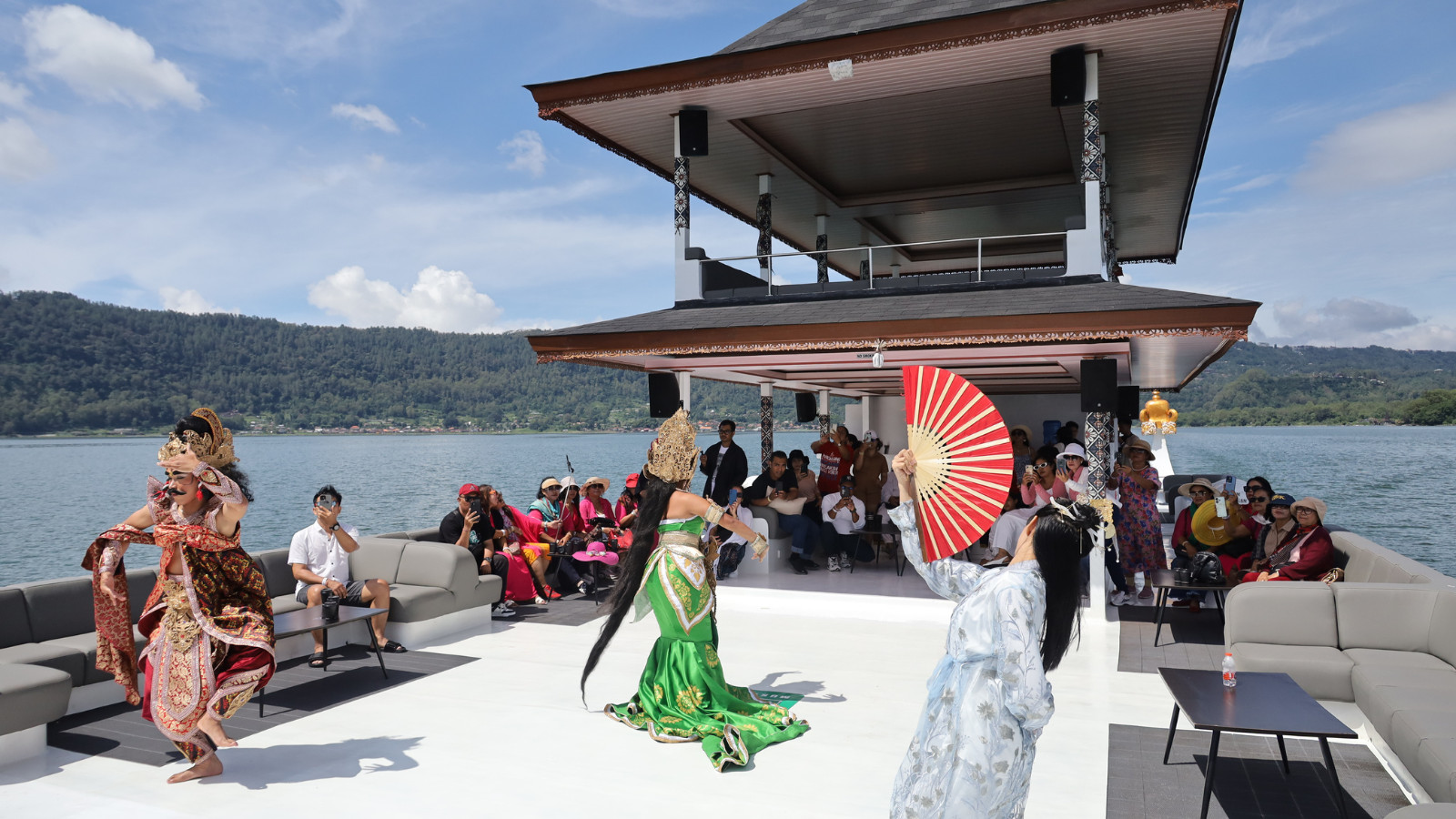 巴杜爾湖文化休閒巡遊之旅（含現場表演藝術）